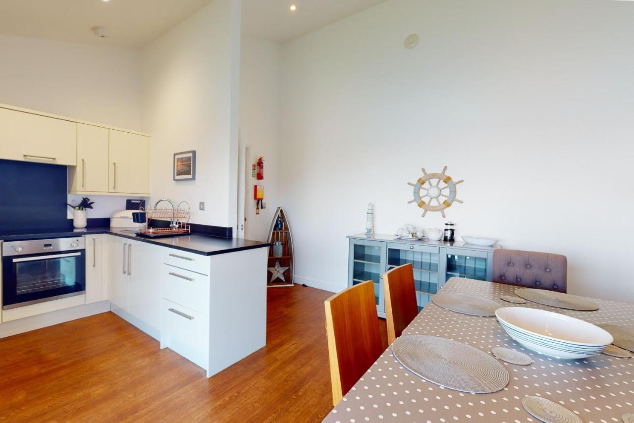 Crabbers' Wharf Aparthotel พอร์ตแลนด์ ภายนอก รูปภาพ
